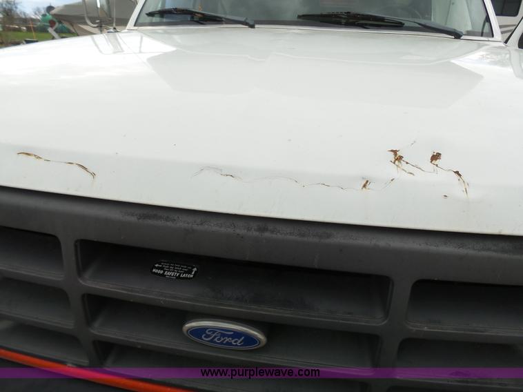 image for item J4206 1997 Ford F350 XL box truck