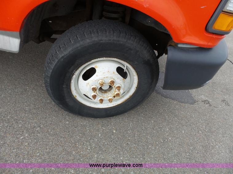 image for item J4206 1997 Ford F350 XL box truck