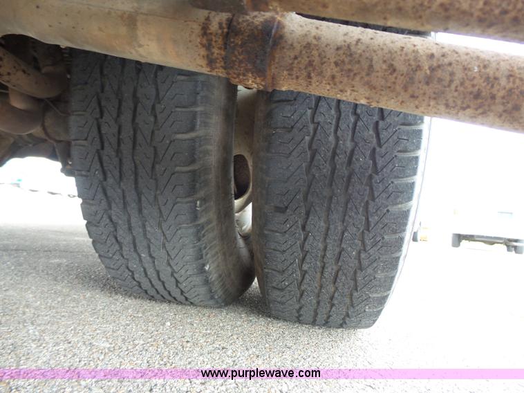 image for item J4206 1997 Ford F350 XL box truck