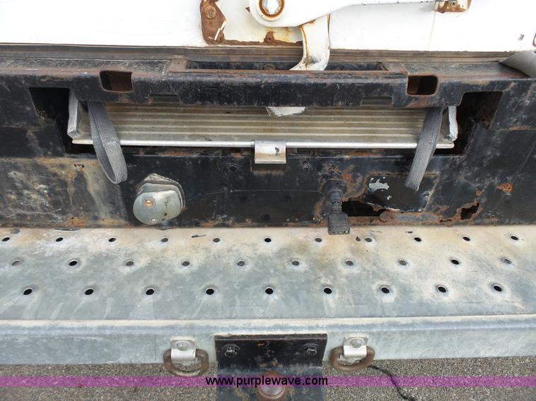 image for item J4206 1997 Ford F350 XL box truck