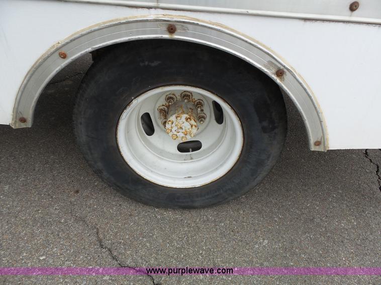 image for item J4206 1997 Ford F350 XL box truck