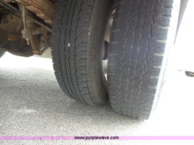 image for item J4206 1997 Ford F350 XL box truck