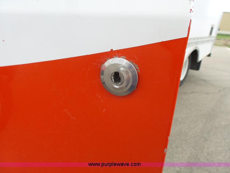 image for item J4206 1997 Ford F350 XL box truck