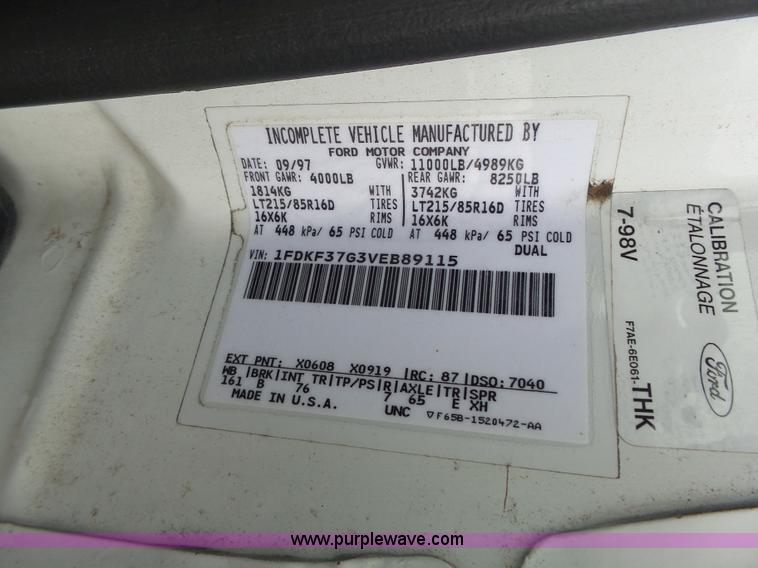 image for item J4206 1997 Ford F350 XL box truck