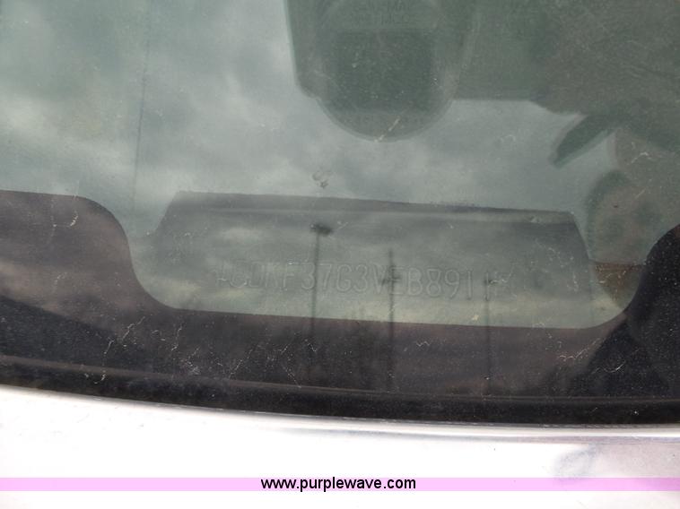 image for item J4206 1997 Ford F350 XL box truck