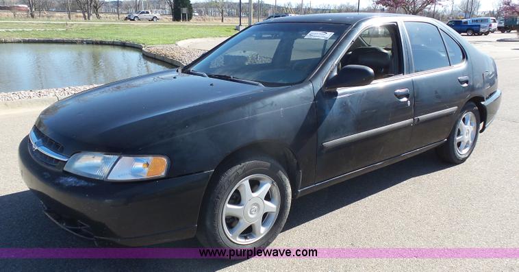 image for item J4208 1998 Nissan Altima GLE