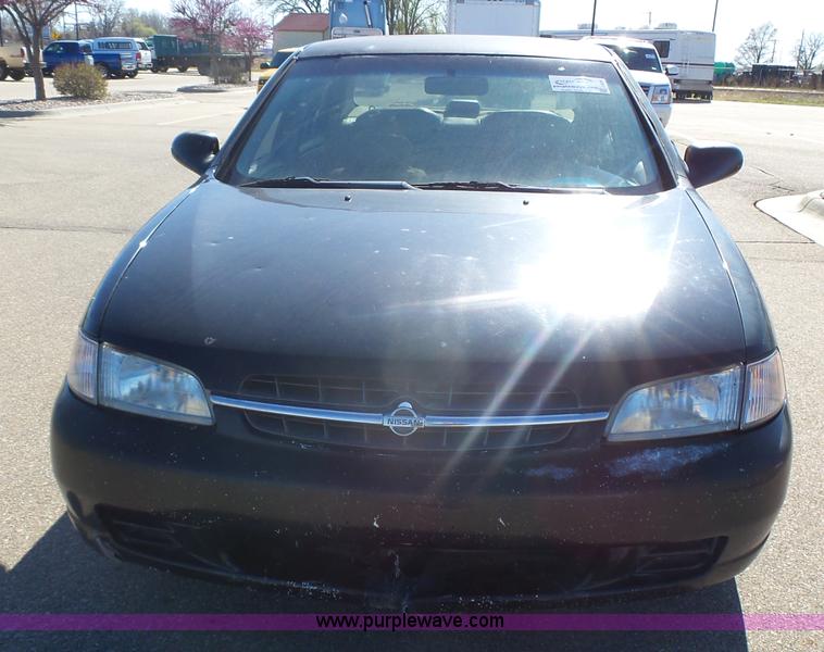 image for item J4208 1998 Nissan Altima GLE