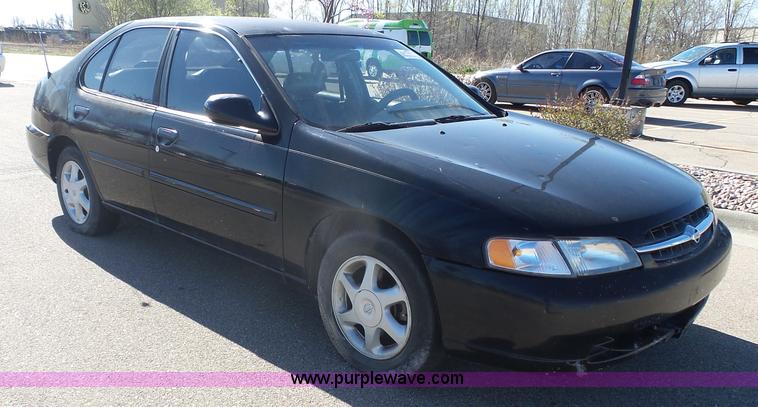 image for item J4208 1998 Nissan Altima GLE