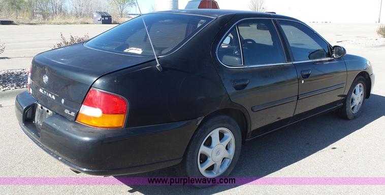 image for item J4208 1998 Nissan Altima GLE