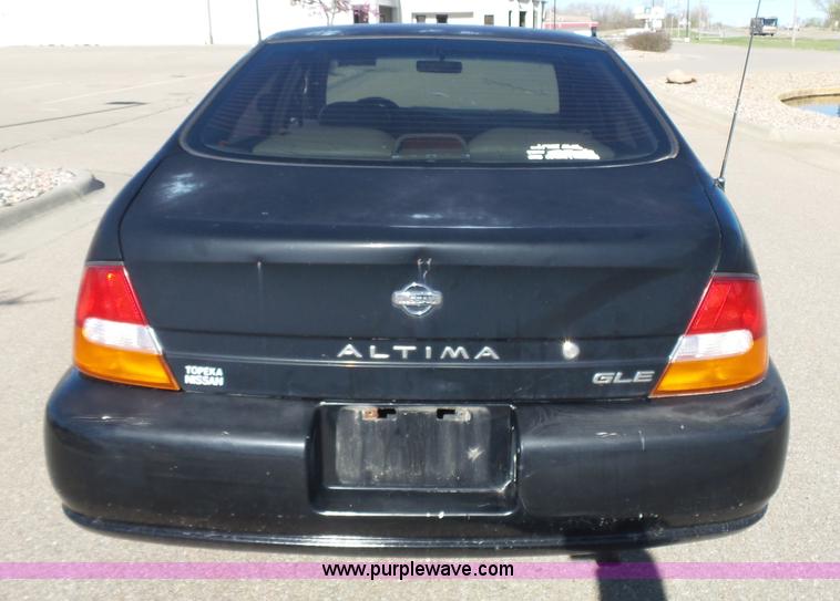 image for item J4208 1998 Nissan Altima GLE