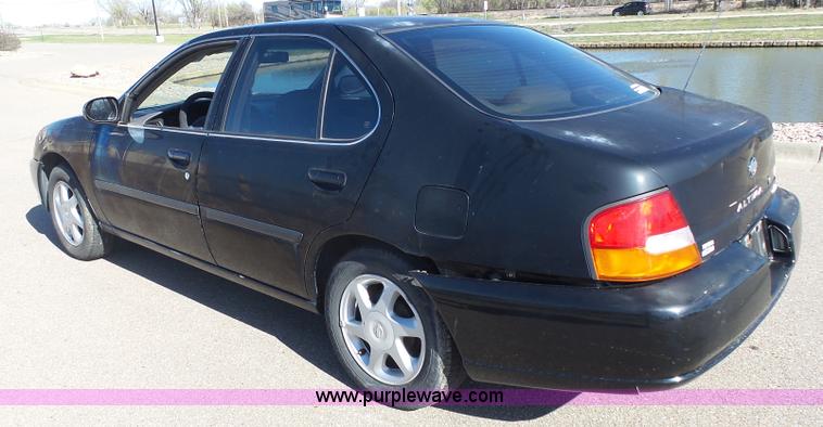 image for item J4208 1998 Nissan Altima GLE