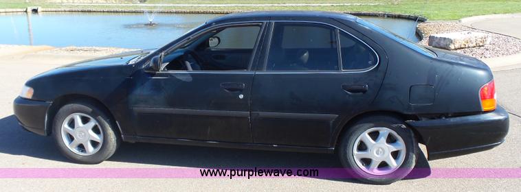 image for item J4208 1998 Nissan Altima GLE