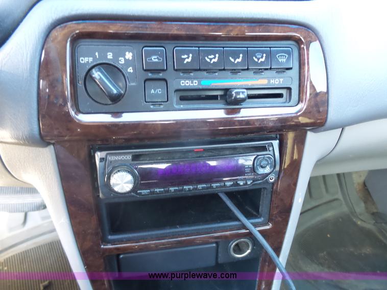 image for item J4208 1998 Nissan Altima GLE