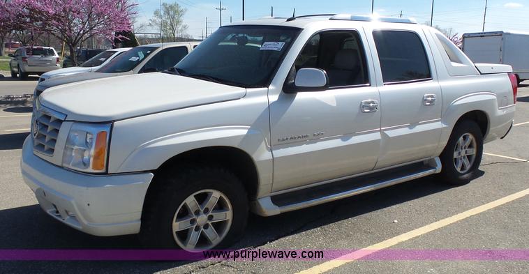image for item J4209 2003 Cadillac Escalade EXT pickup truck