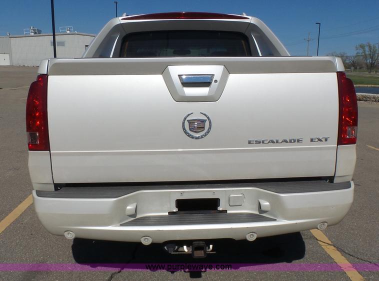 image for item J4209 2003 Cadillac Escalade EXT pickup truck