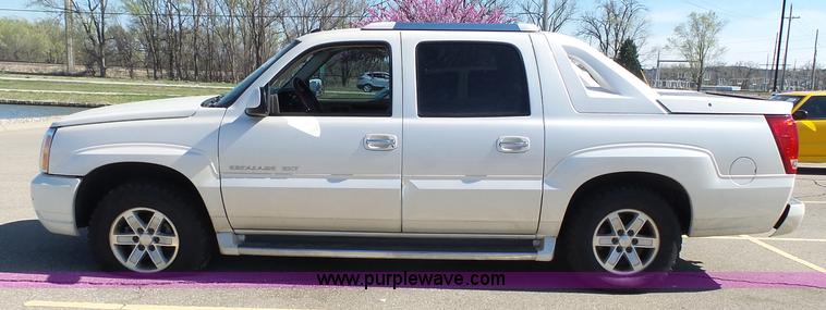image for item J4209 2003 Cadillac Escalade EXT pickup truck