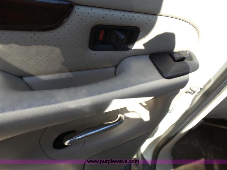 image for item J4209 2003 Cadillac Escalade EXT pickup truck