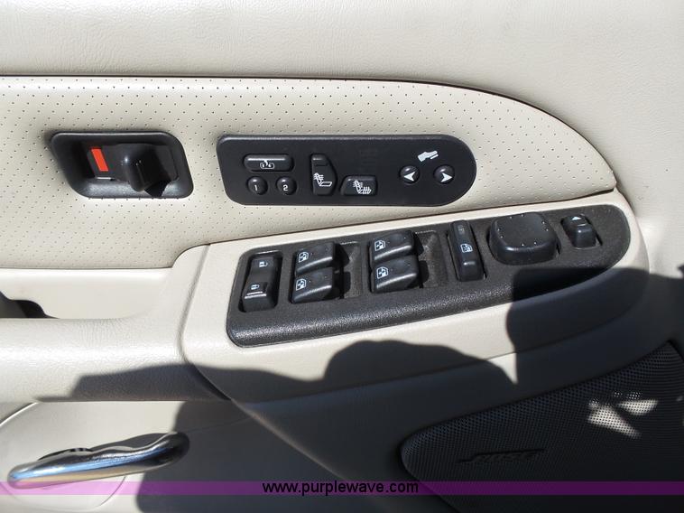 image for item J4209 2003 Cadillac Escalade EXT pickup truck