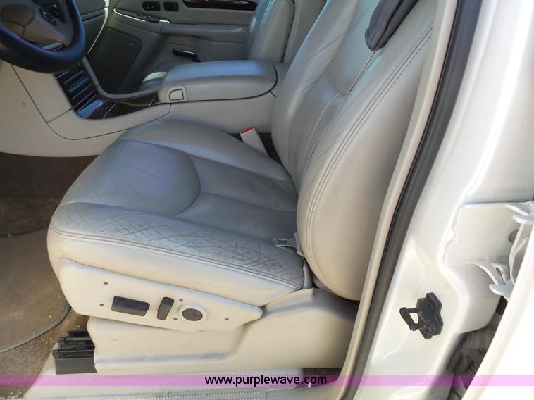 image for item J4209 2003 Cadillac Escalade EXT pickup truck