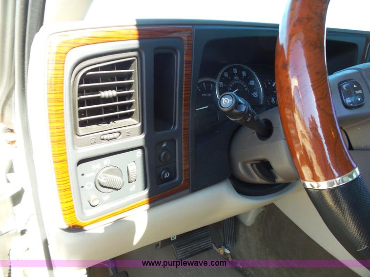 image for item J4209 2003 Cadillac Escalade EXT pickup truck