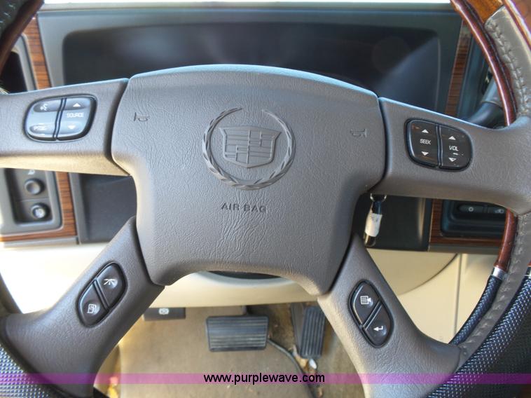 image for item J4209 2003 Cadillac Escalade EXT pickup truck
