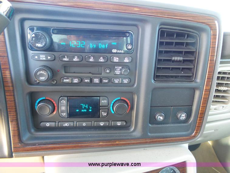 image for item J4209 2003 Cadillac Escalade EXT pickup truck