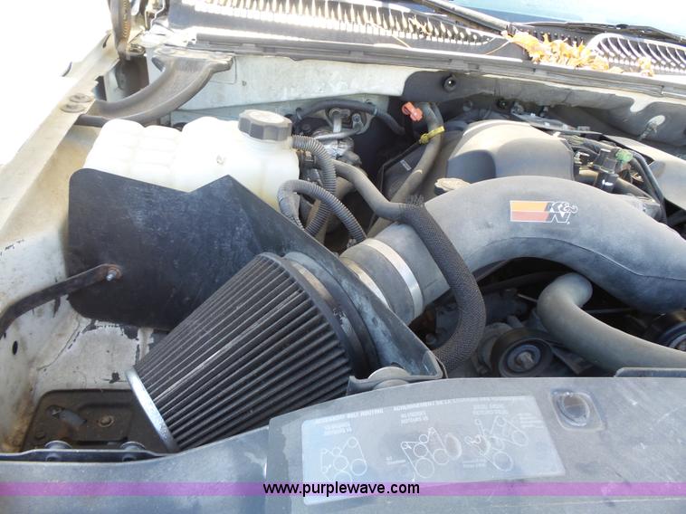 image for item J4209 2003 Cadillac Escalade EXT pickup truck