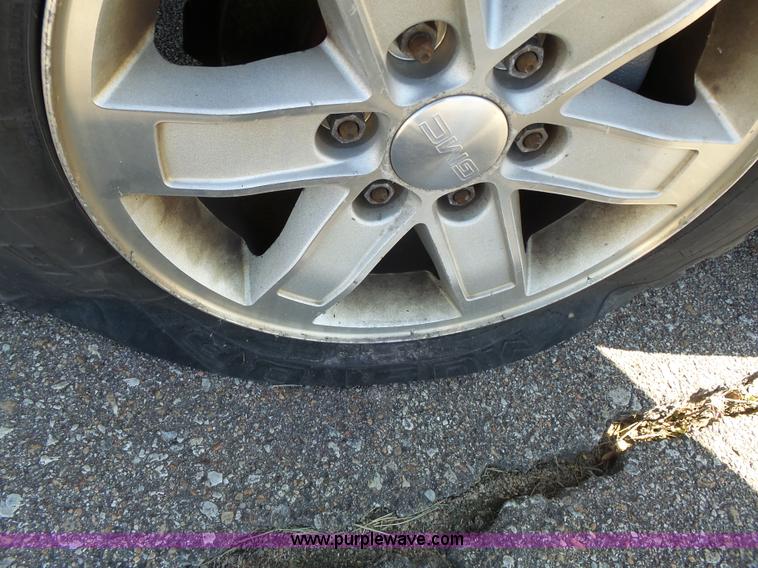 image for item J4209 2003 Cadillac Escalade EXT pickup truck