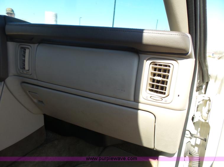 image for item J4209 2003 Cadillac Escalade EXT pickup truck
