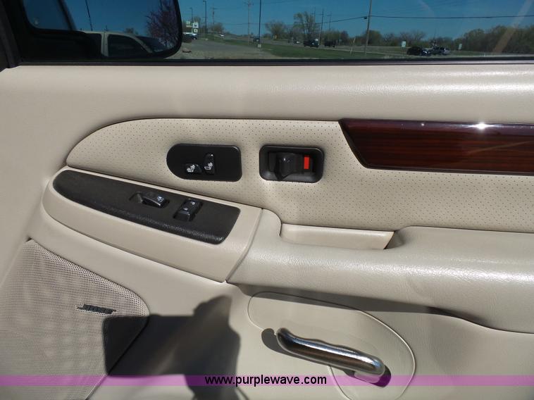 image for item J4209 2003 Cadillac Escalade EXT pickup truck