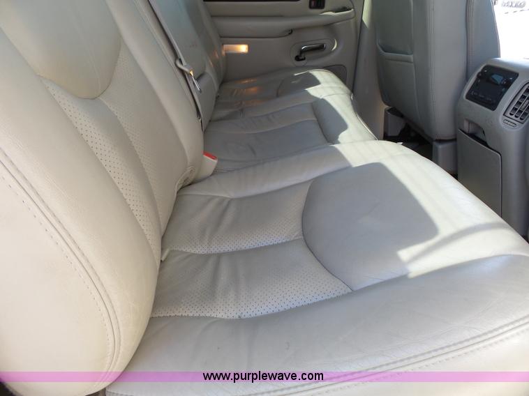 image for item J4209 2003 Cadillac Escalade EXT pickup truck