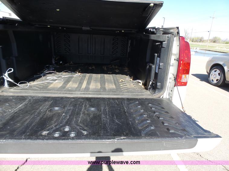 image for item J4209 2003 Cadillac Escalade EXT pickup truck