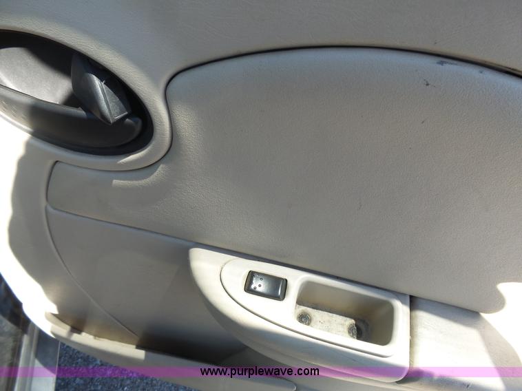 image for item J4210 2003 Saturn Ion 3