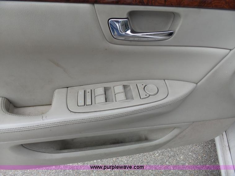 image for item J4211 2006 Cadillac DTS