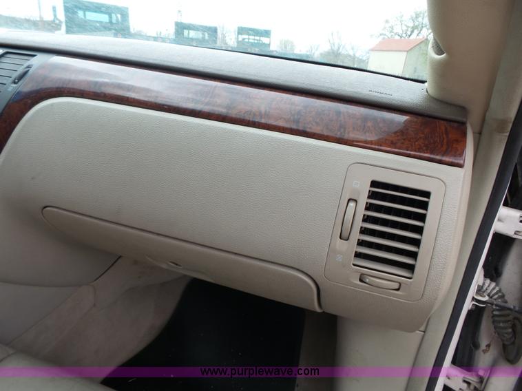 image for item J4211 2006 Cadillac DTS