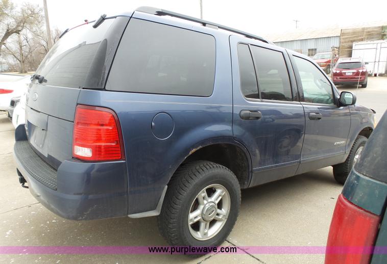 image for item J4241 2004 Ford Explorer XL SUV
