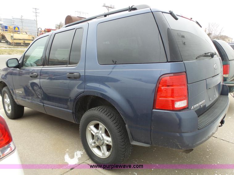 image for item J4241 2004 Ford Explorer XL SUV