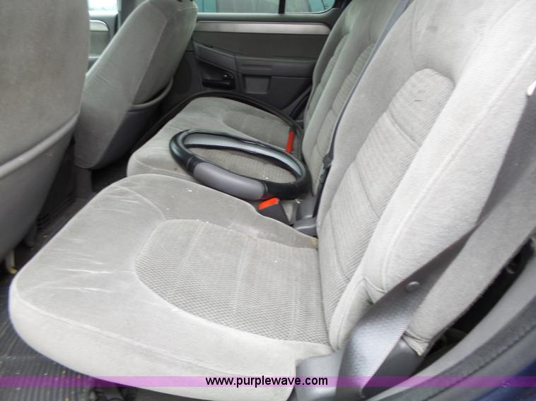 image for item J4241 2004 Ford Explorer XL SUV