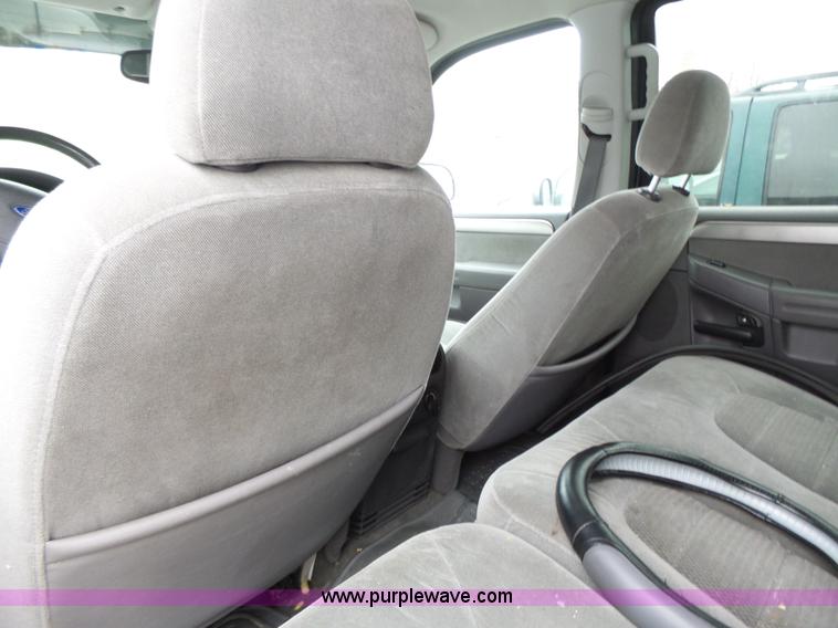 image for item J4241 2004 Ford Explorer XL SUV
