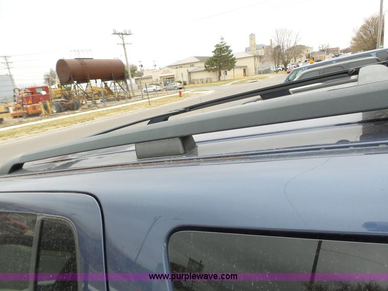 image for item J4241 2004 Ford Explorer XL SUV