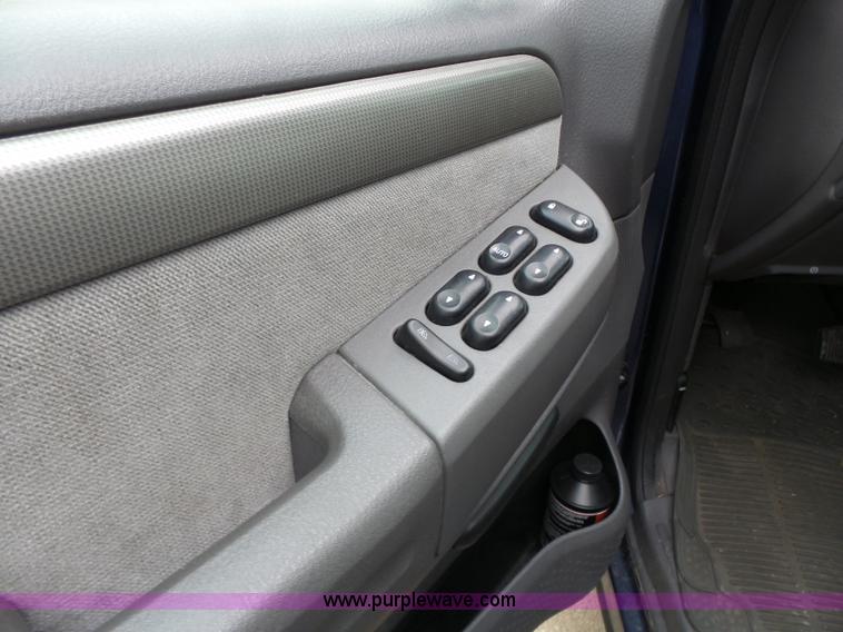 image for item J4241 2004 Ford Explorer XL SUV