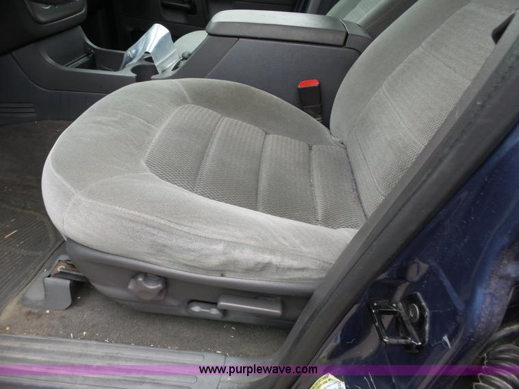 image for item J4241 2004 Ford Explorer XL SUV