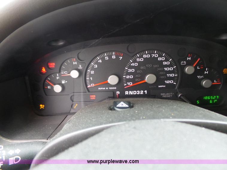 image for item J4241 2004 Ford Explorer XL SUV