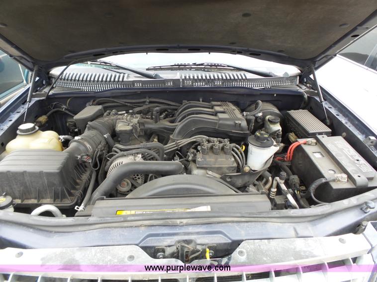 image for item J4241 2004 Ford Explorer XL SUV