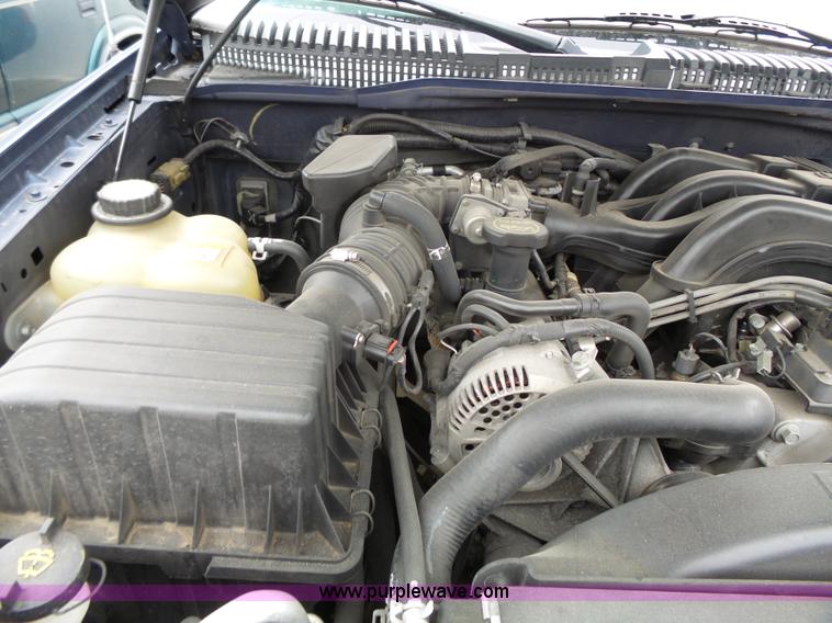 image for item J4241 2004 Ford Explorer XL SUV