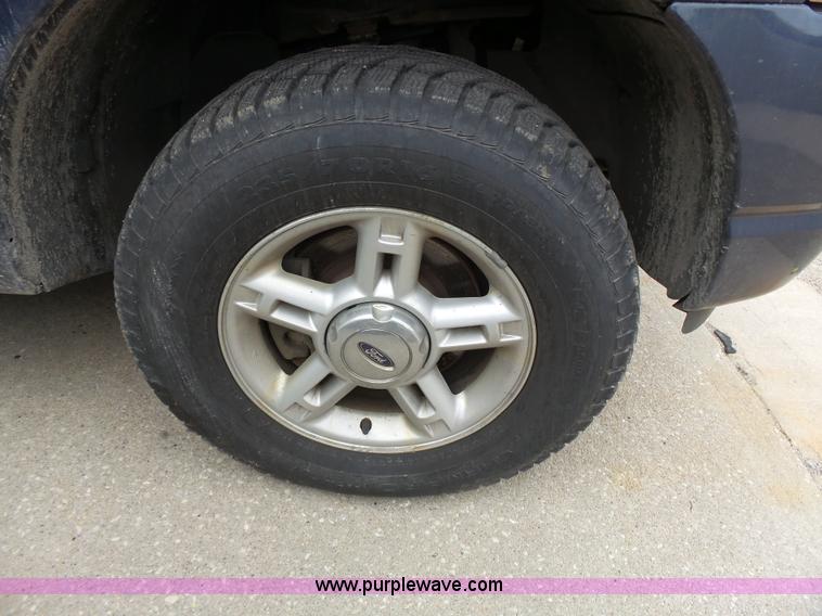 image for item J4241 2004 Ford Explorer XL SUV