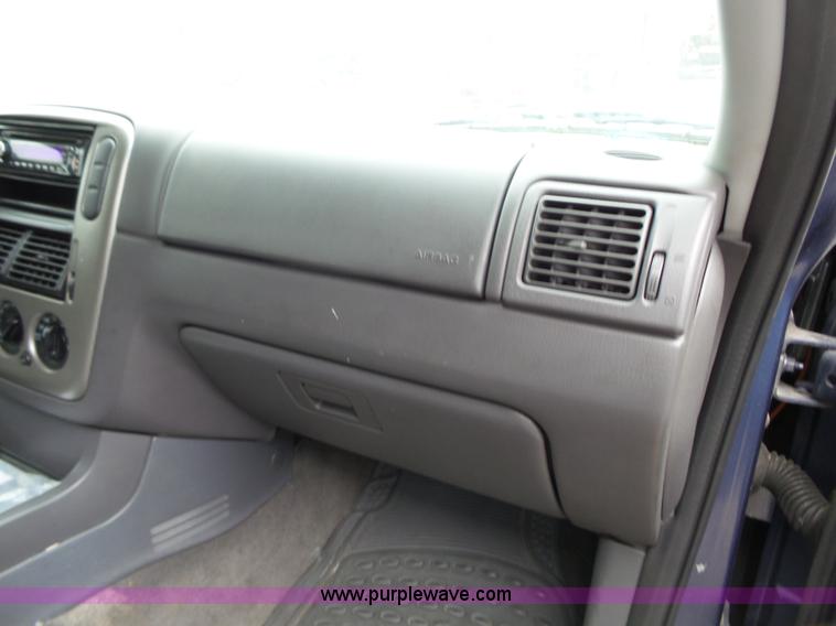 image for item J4241 2004 Ford Explorer XL SUV