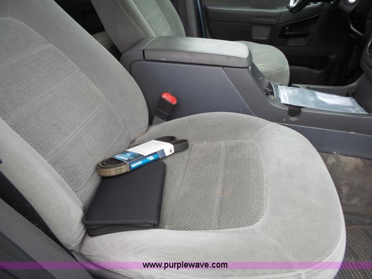 image for item J4241 2004 Ford Explorer XL SUV