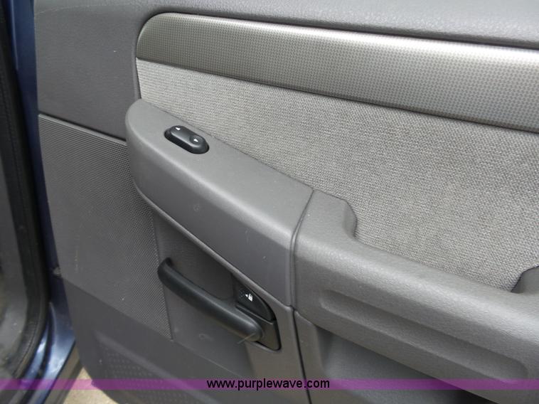 image for item J4241 2004 Ford Explorer XL SUV