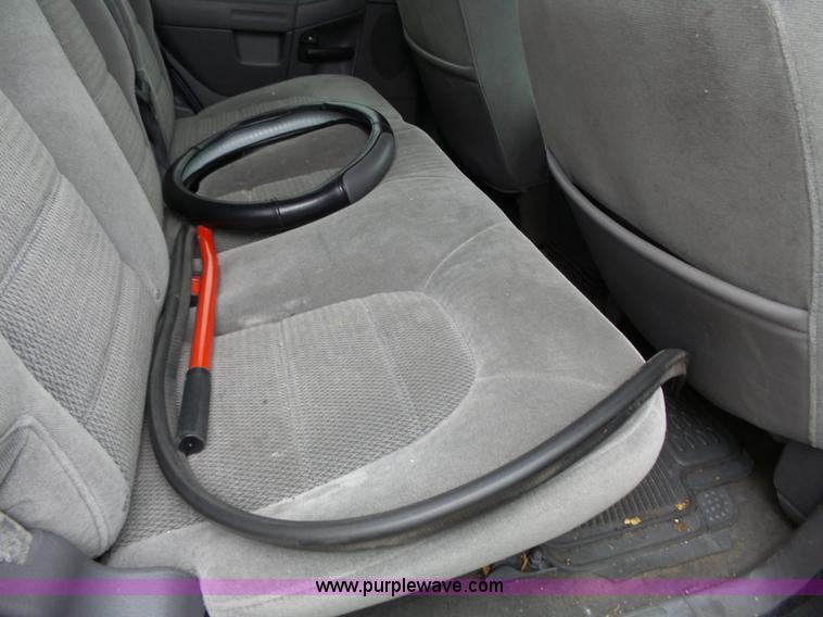 image for item J4241 2004 Ford Explorer XL SUV